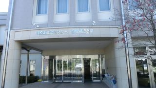 建物は立派だが……