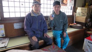 お茶のサービスあり！