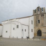 18世紀の大地震後に再建された教会です。