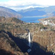 華厳の滝と中禅寺湖を一望。