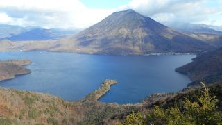 男体山と中禅寺湖を一望。