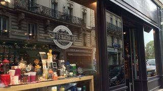 パリでコーヒーならこちらの豆売り専門店へ！グッズも豊富！