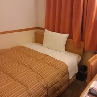 シングルでもベッドサイズは充分な広さ