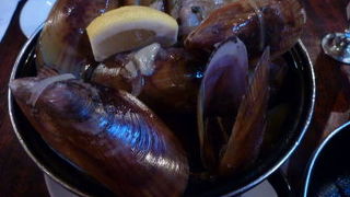 ムール貝をニュージーランドのワインとともに