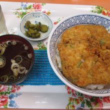 品川丼(470円)です。