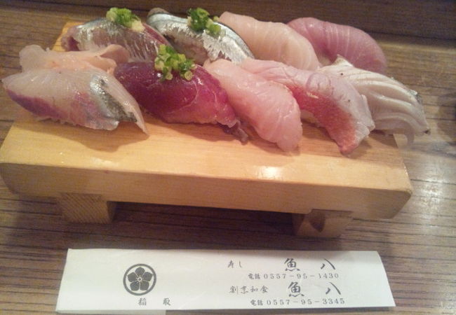 稲取港で揚がった新鮮なネタで作ったお寿司が食べられますよ！