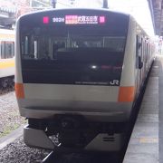 秋川方面への数少ない直通列車です。