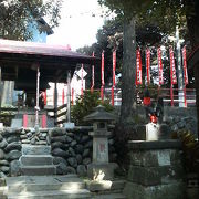 西日暮里駅近くの小さな稲荷神社