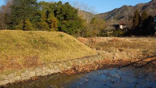 神社だけ？ではなく、周囲に戦国の城の面影が残っています