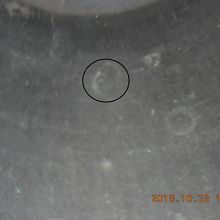 上方向を見てるとか…