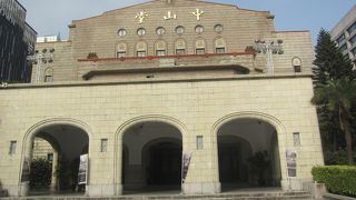 歴史を刻む建造物