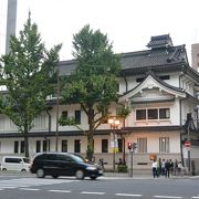 本堂は市中心部では貴重な江戸時代の木造建築