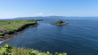 付近にはポンモシリ島、夕日ヶ丘展望台、富士野園地があります。