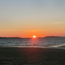 スコトン岬と海馬島の間に夕陽