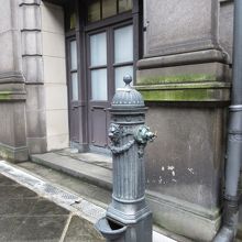 馬車が使われていた頃の物。馬の水飲み場