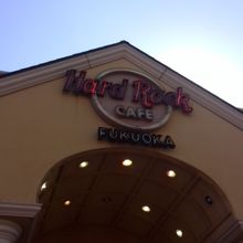 料理も看板も迫力満点