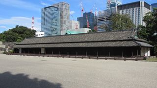 大きな番所です