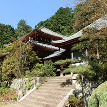 手前が明星堂と奥が本堂です。