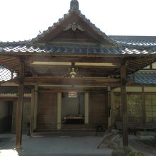 寺務所の玄関です。