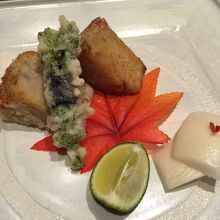 海老芋の揚げ物