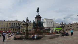 ヘルシンキ大聖堂の前に広がってます