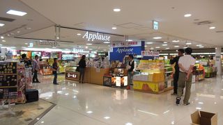 三階の大きなお土産屋さん