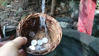 霊泉でお金をあらってみました