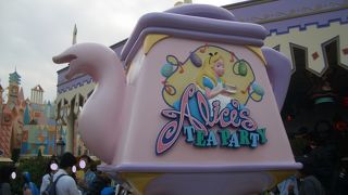 いわゆるコーヒーカップです(アリスのティーパーティー)