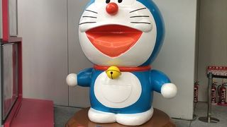 のび太の部屋が有って、 ここでの記念写真がおすすめです、立体的な部屋なので、自分がドラエモンも世界に入った気になれるそんなブースです