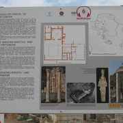 市役所の立派な建物の遺跡です。