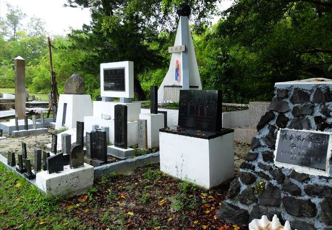 ペリリュー島の戦跡の一つ。　みたまと呼ばれる慰霊碑をはじめとする戦没者慰霊碑群があります。