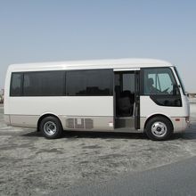 この車で市内各地をまわります