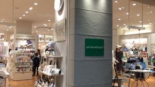 ここでは、室内装飾品が所狭しに置いて有って、デザイン性が豊かとなっているのでおすすめです。