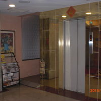 フロントの前にあるエレベーター