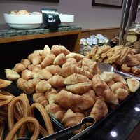 どこもですが、パンが充実しています