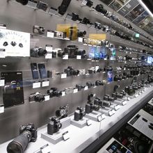 歴代のカメラが並んでいます。