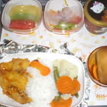 復路の機内食。もう一種類は撮り損なってしまいました