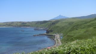 トド島展望台の近くにあります