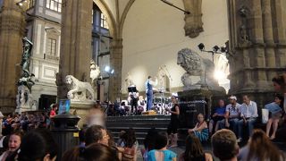 夏の夜は野外コンサートが楽しめました