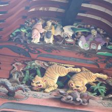 本堂（観音堂）　向拝の彫刻