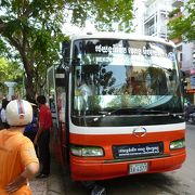 ホーチミンからの国際バスは、ファングーラオ通りから出発。
