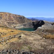 間近で見られる火口湖