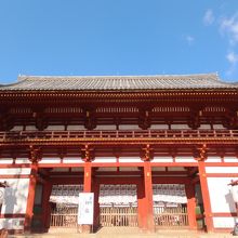 江戸時代の再建、中門（重文）