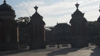 残念ながら閉館中でした。。