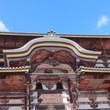 唐破風は江戸時代に付けられた（徳川幕府の好みとの話）