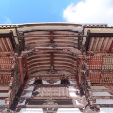 見上げてじっくり見たいけど首が痛くなります・・・