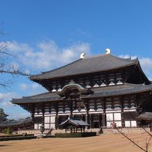 金堂（国宝）と東西廻廊（重文）