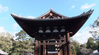 天へ向かう屋根の軒反りと「奈良太郎」