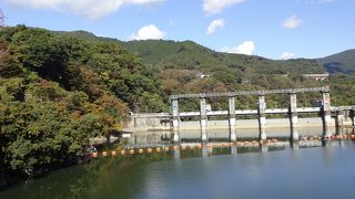 相模湖大橋からよく見える。