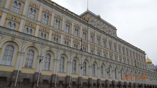 武器庫の東側にあります。